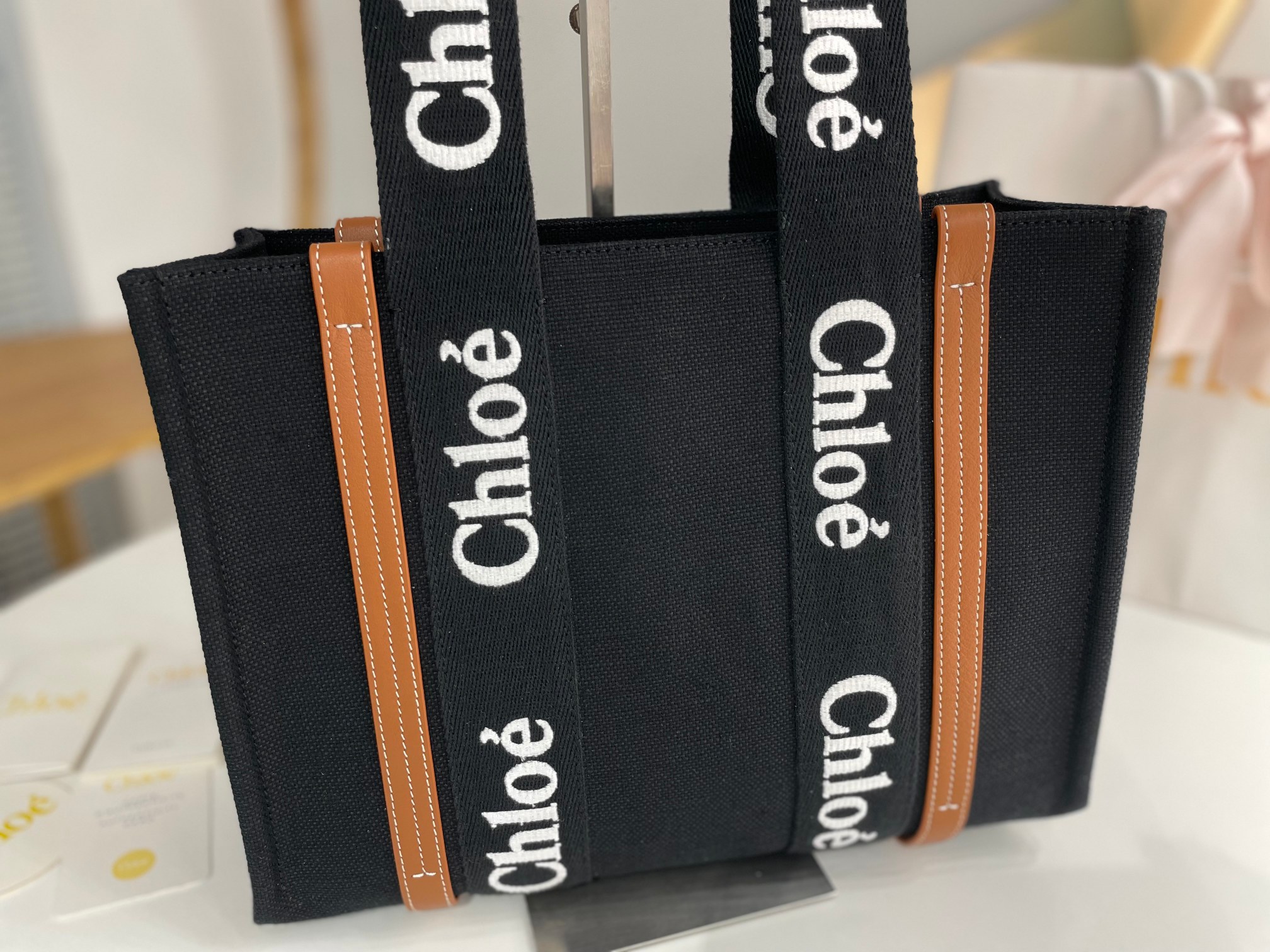 Chloe Medium Woody Tote Bag In Linen 